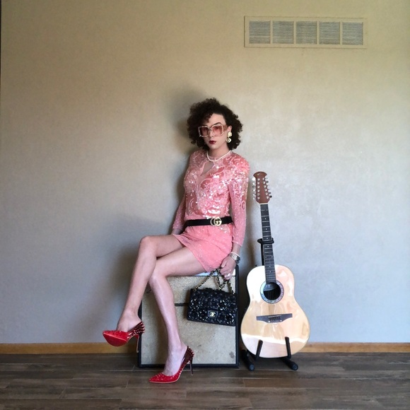 Meet your Posher, Raven - Picture 7 of 9